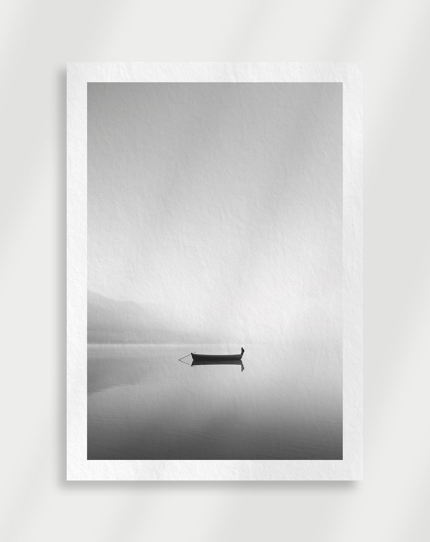 Minimalistisk svart och vit båtaffisch