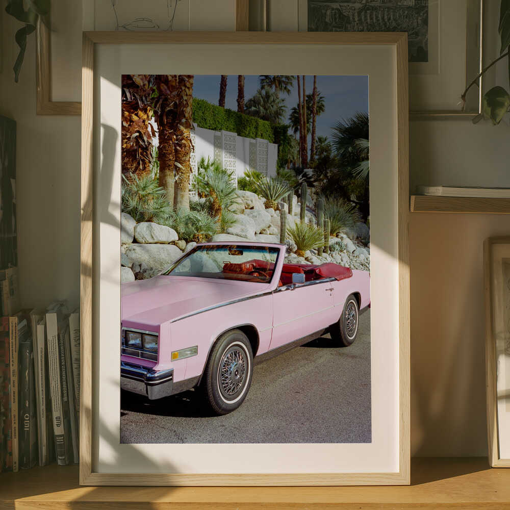 Ikonisk lyserød cabriolet plakat