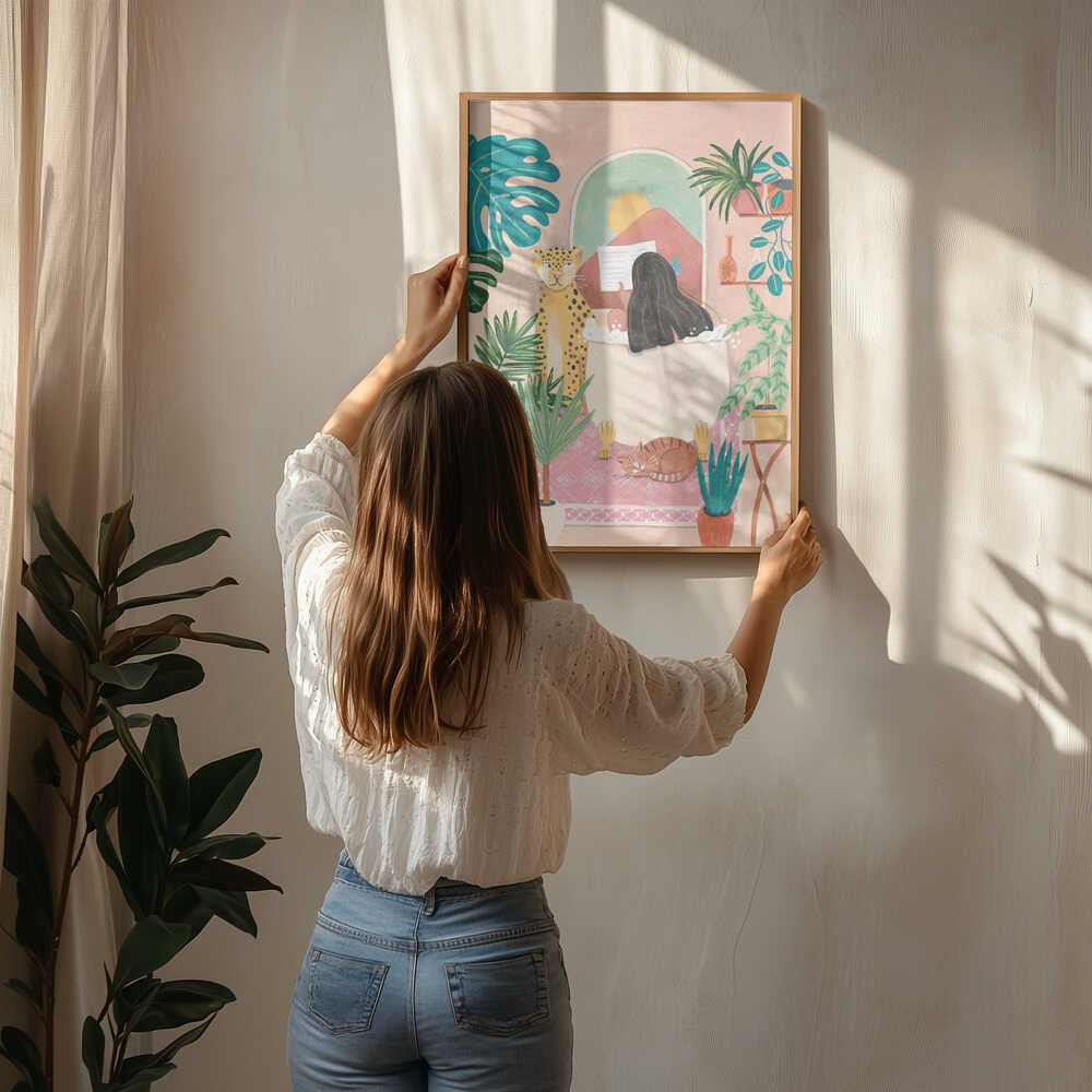 Kvinna som badar i rosa tropiskt badrum Poster